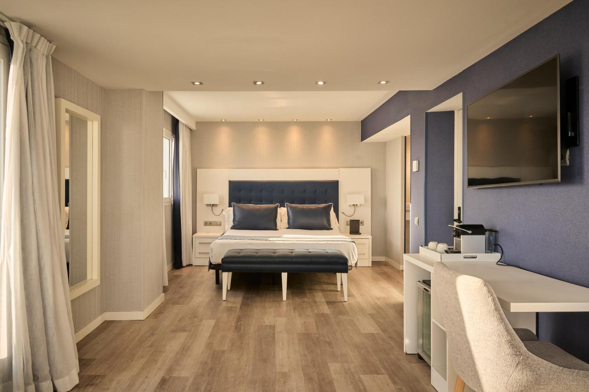 Hotel Catalonia Del Mar - Adults Only Cala Bona  Exterior foto
